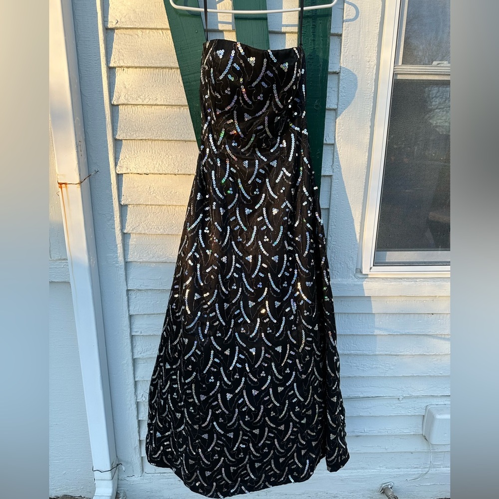 Black Iridescent Sequin Prom Formal Dress Long Gown, size 8 Full skirt,strapless